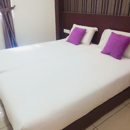Remember Hotel Bukit Gambir Экстерьер фото