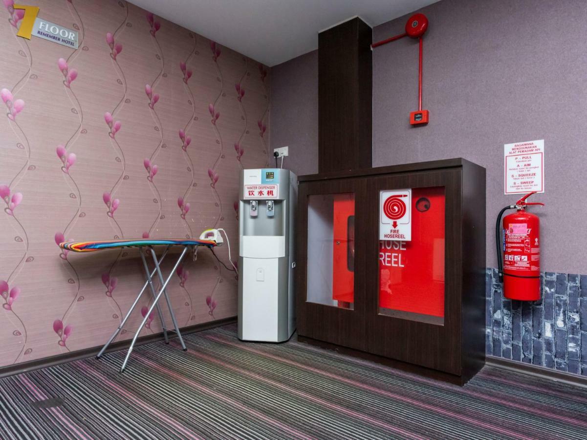 Remember Hotel Bukit Gambir Экстерьер фото
