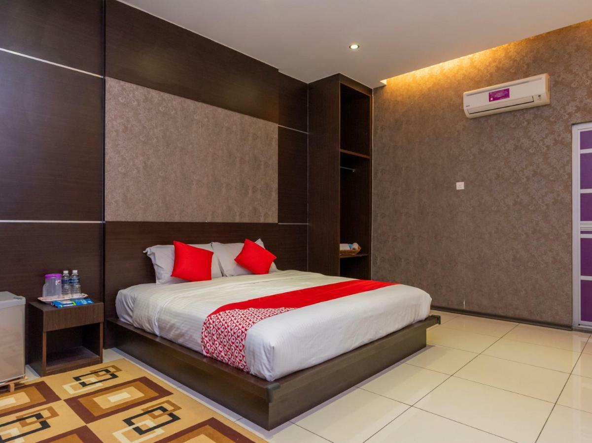 Remember Hotel Bukit Gambir Экстерьер фото