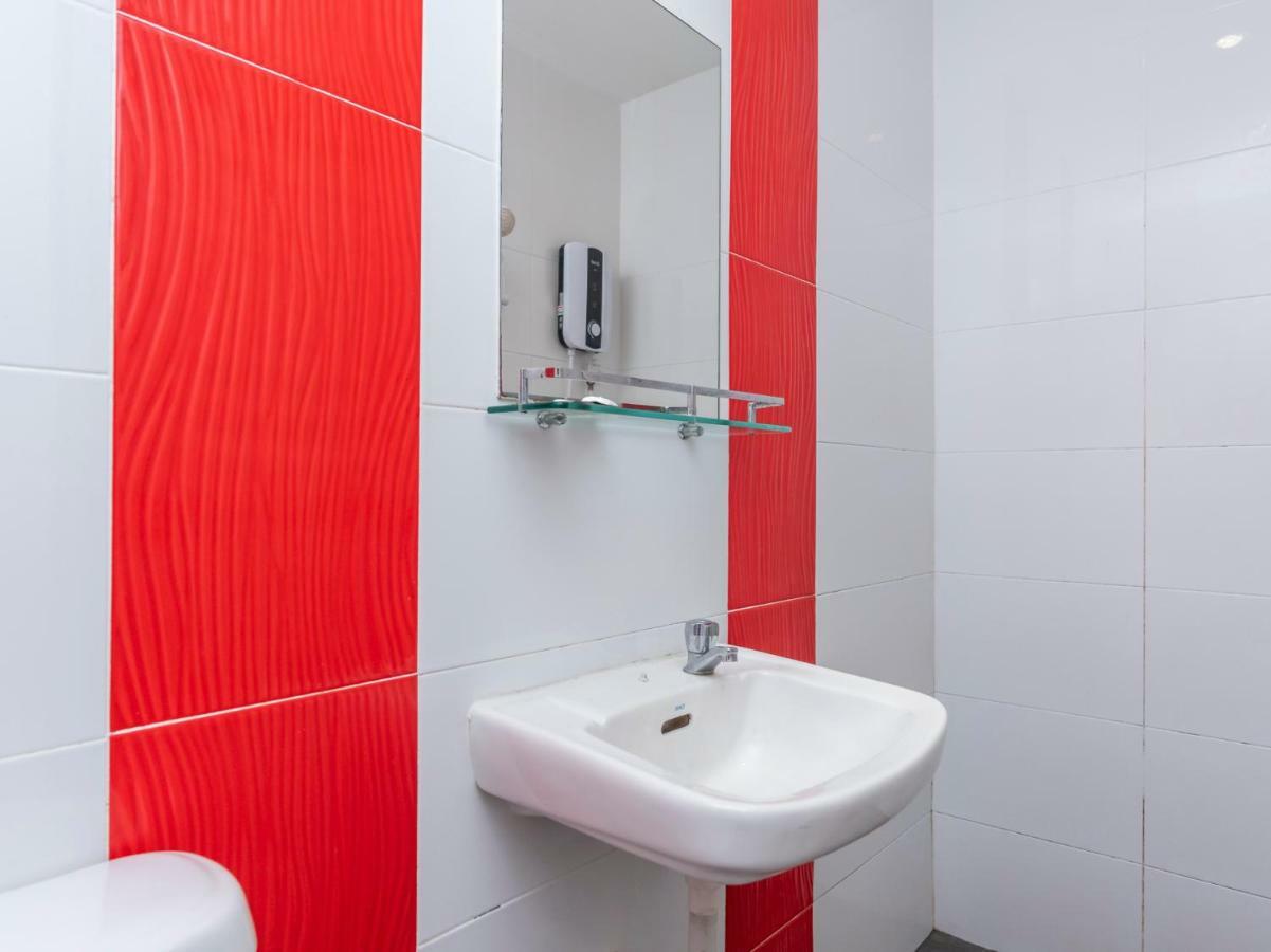 Remember Hotel Bukit Gambir Экстерьер фото