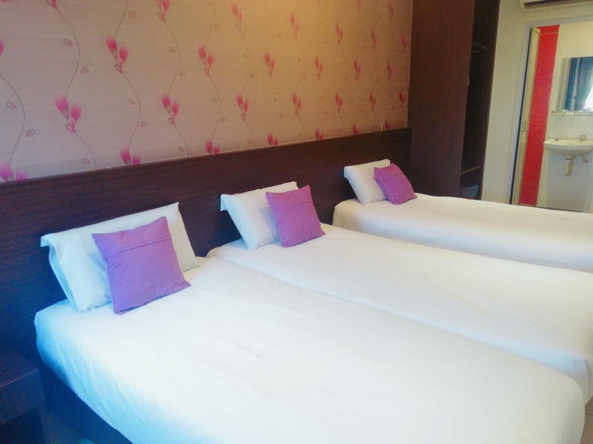 Remember Hotel Bukit Gambir Экстерьер фото