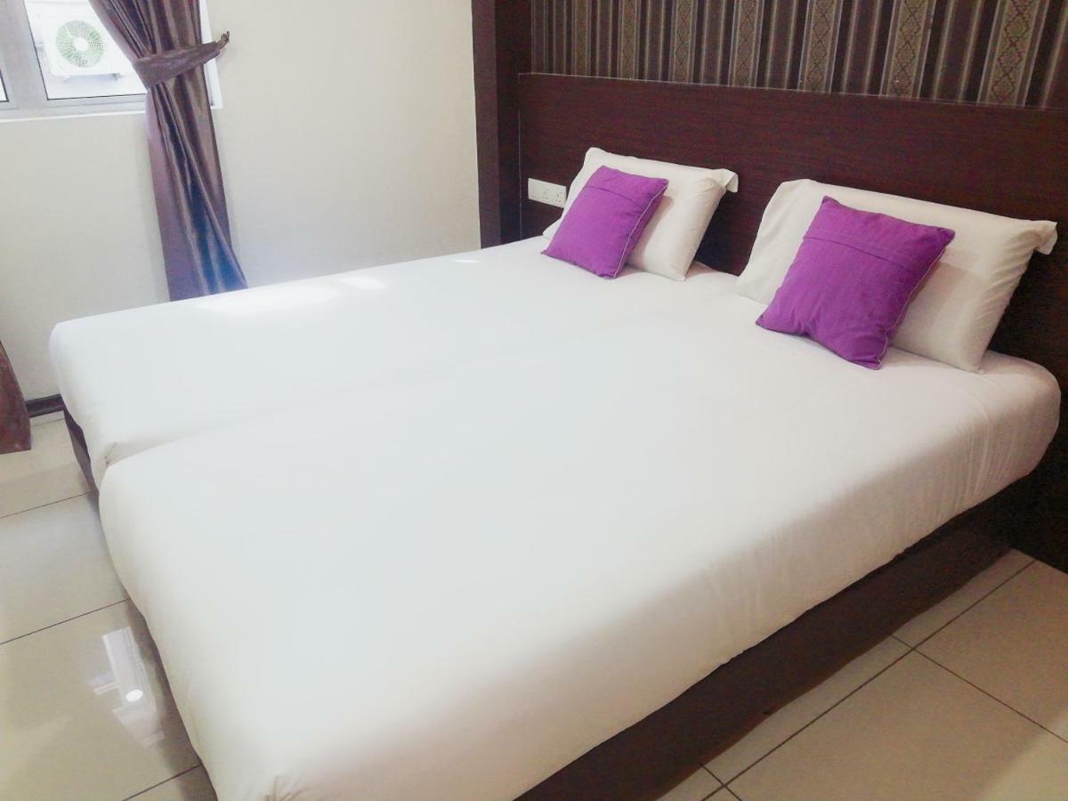 Remember Hotel Bukit Gambir Экстерьер фото