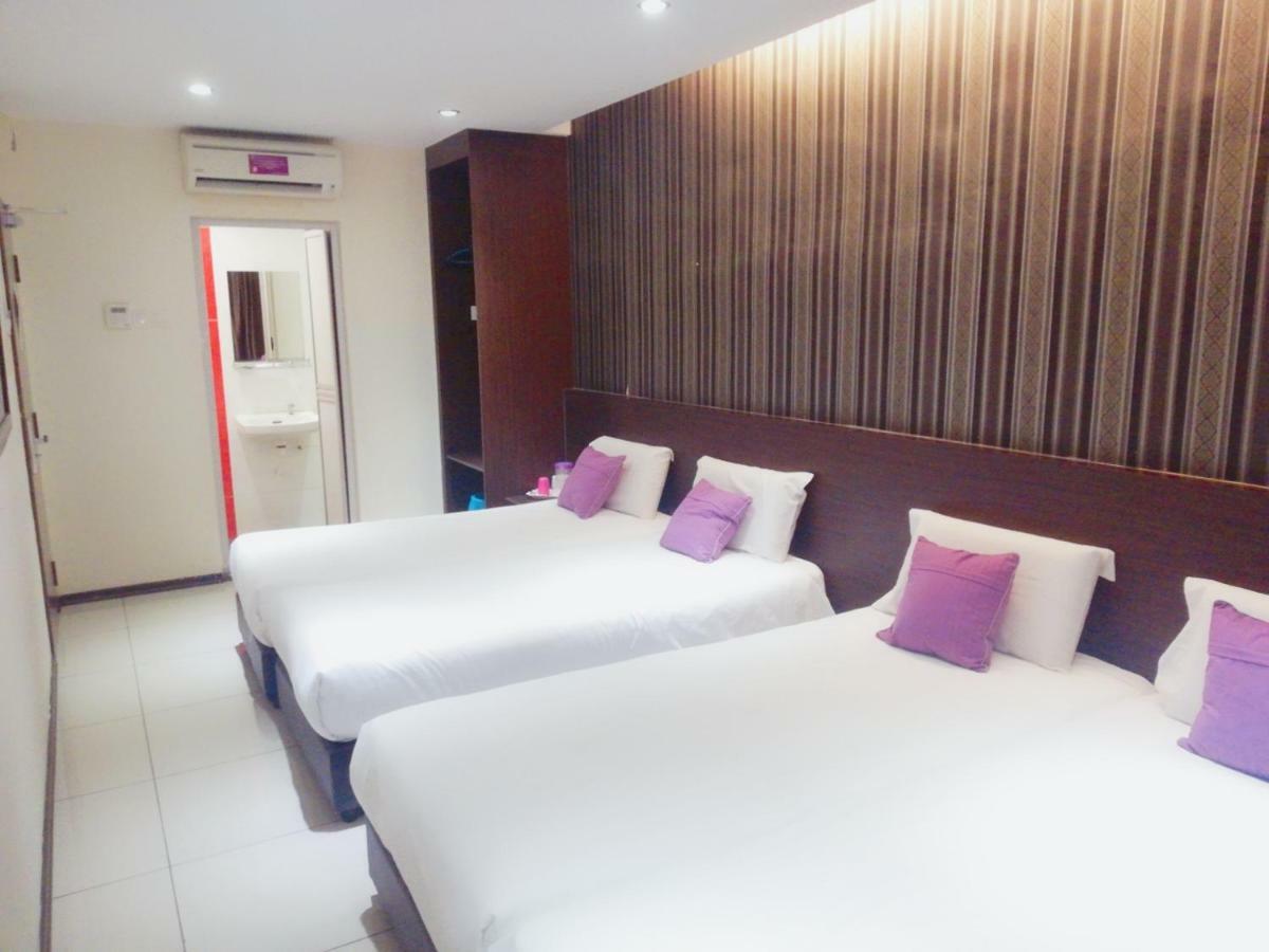 Remember Hotel Bukit Gambir Экстерьер фото